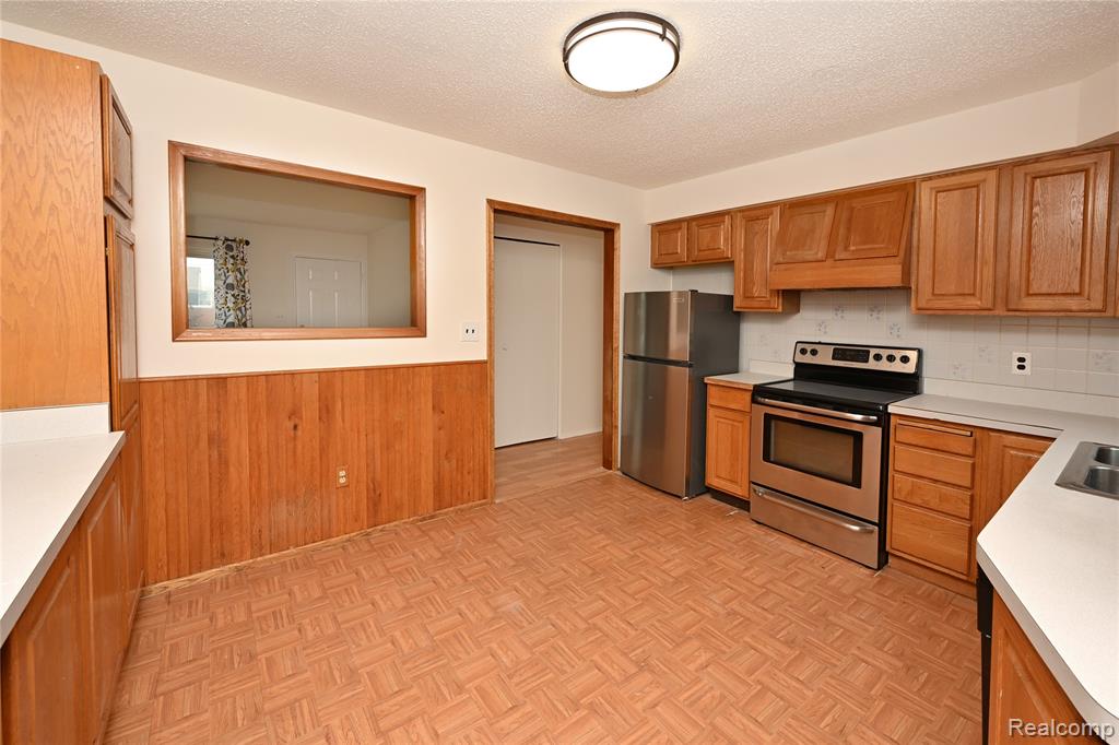 27807 Delton Street, Madison Heights, MI 48071 — Photo 10