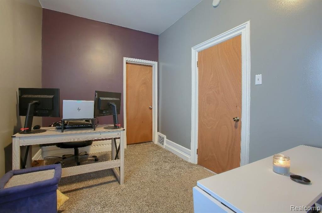 936 Pine Street, Port Huron, MI 48060 — Photo 19