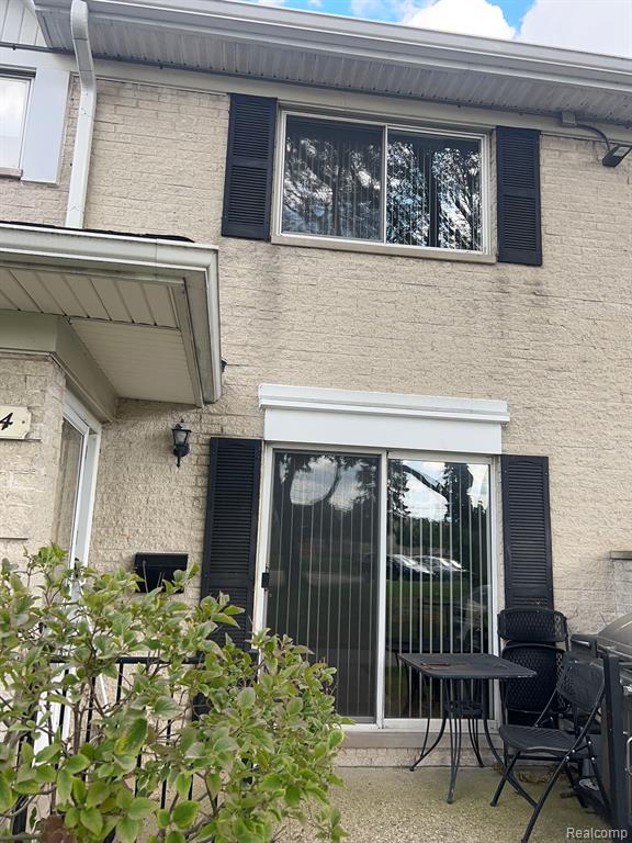 8514 HAMPSHIRE Drive, Sterling Heights, MI 48313 — Photo 3