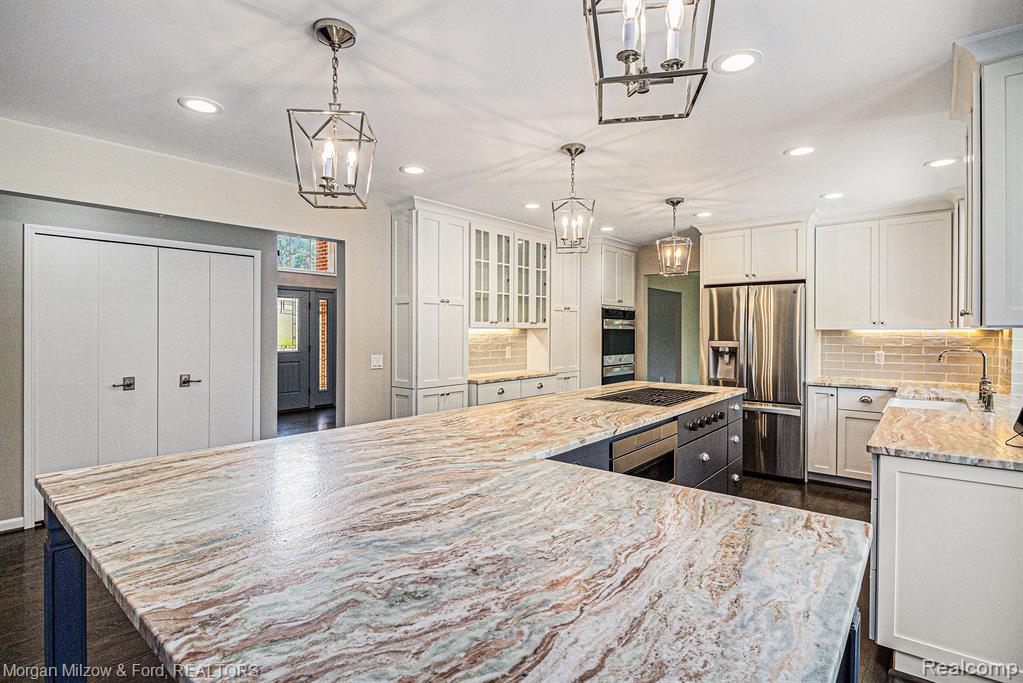 6822 Hubbard Circle, Clarkston, MI 48348 — Photo 10