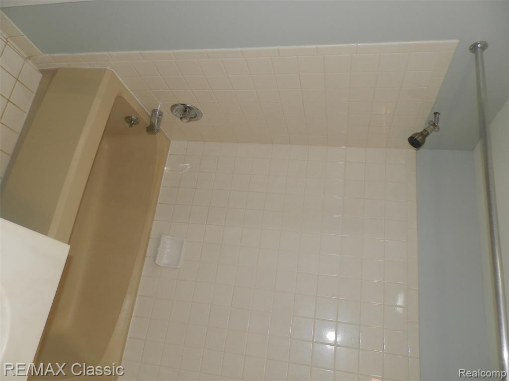 9374 PATTON Street, Livonia, MI 48150 — Photo 18