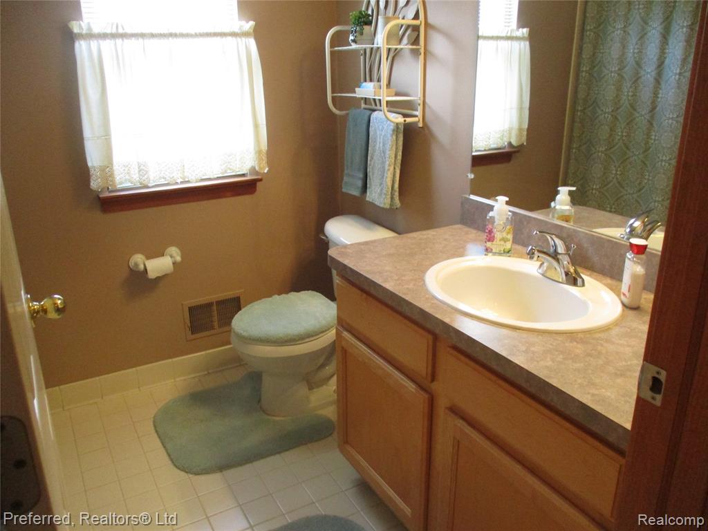 9153 Lakewood Drive, Whitmore Lake, MI 48189 — Photo 16