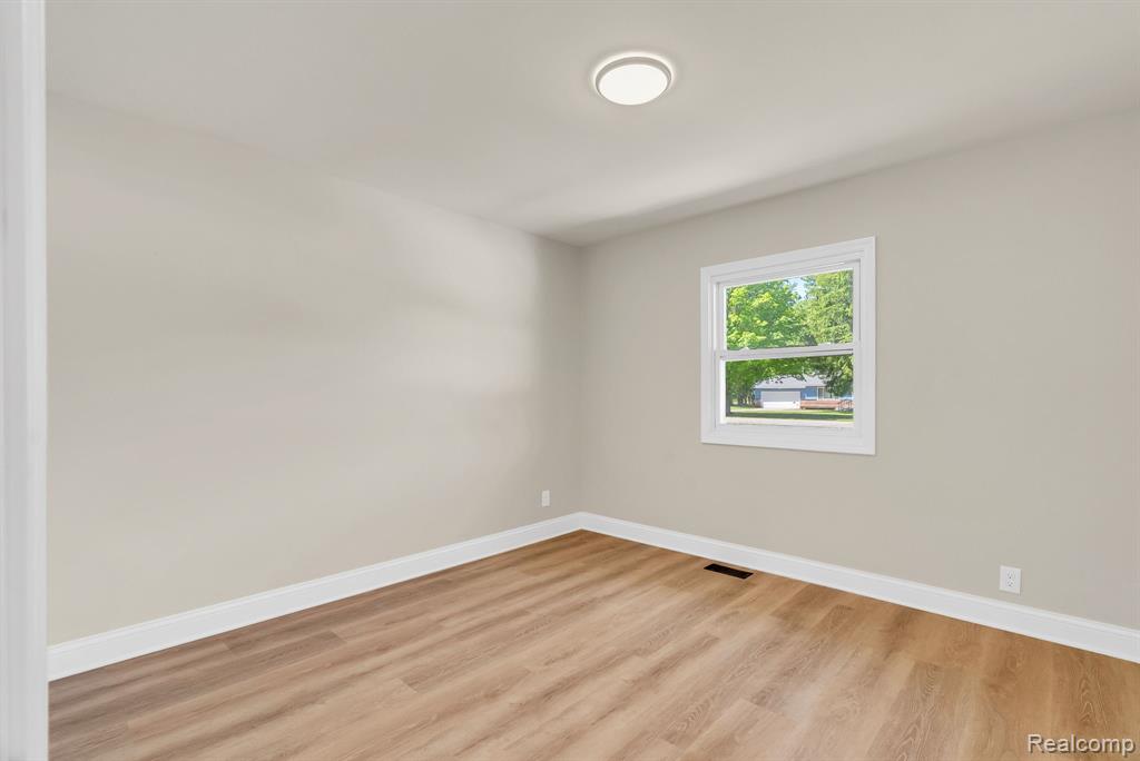 4046 State Road, Fort Gratiot, MI 48059 — Photo 24