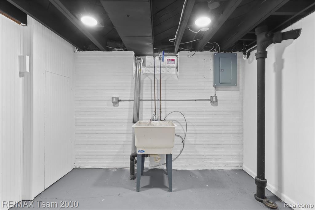 21171 Westhampton Street, Oak Park, MI 48237 — Photo 26