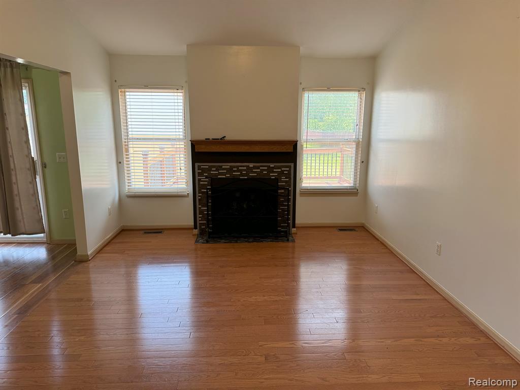 490 MOONLIGHT Drive, Pontiac, MI 48340 — Photo 12