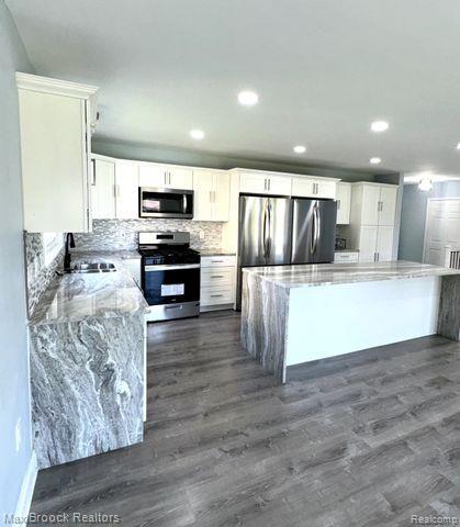 44228 DUCHESS Drive, Canton, MI 48187 — Photo 2