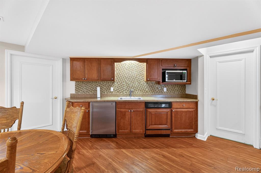 2562 Sequoia Court, Bloomfield, MI 48304 — Photo 35
