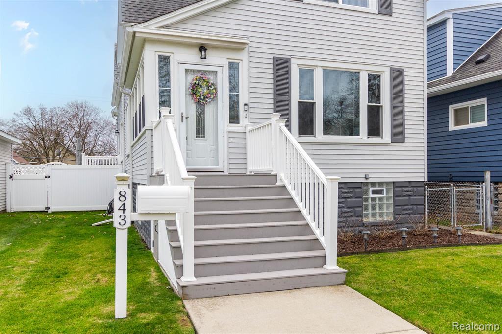 843 CHERRY Street, Wyandotte, MI 48192 — Photo 3