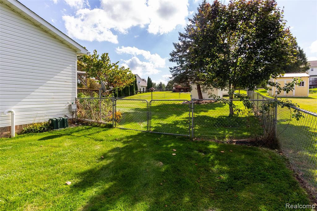 11270 Linda Kay, Goodrich Vlg, MI — Photo 37