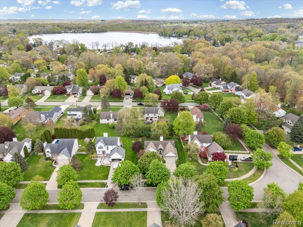 7694 Woodside Place, Waterford, MI 48327 — Photo 4