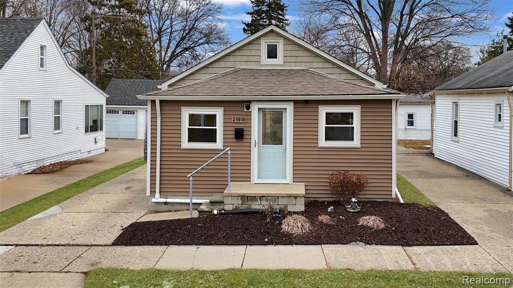 Photo for 21919 Avalon Street, Saint Clair Shores, MI 48080 - Listing #20251060990 Photo 1