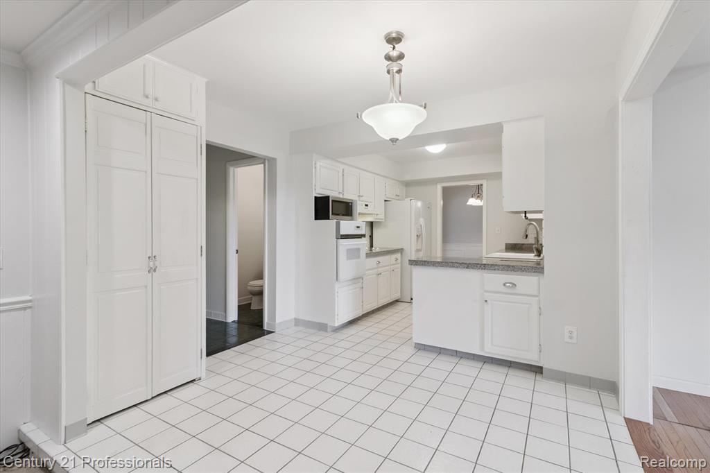 910 Jeffrey Drive, Northville, MI 48167 — Photo 15