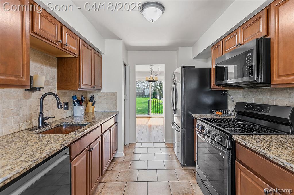 37816 Charter Oaks Boulevard, Clinton Twp, MI 48036 — Photo 7