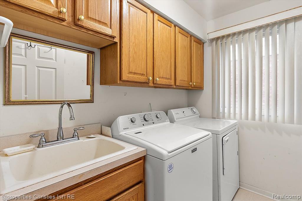 47274 Hunters Park Drive, Plymouth, MI 48170 — Photo 21