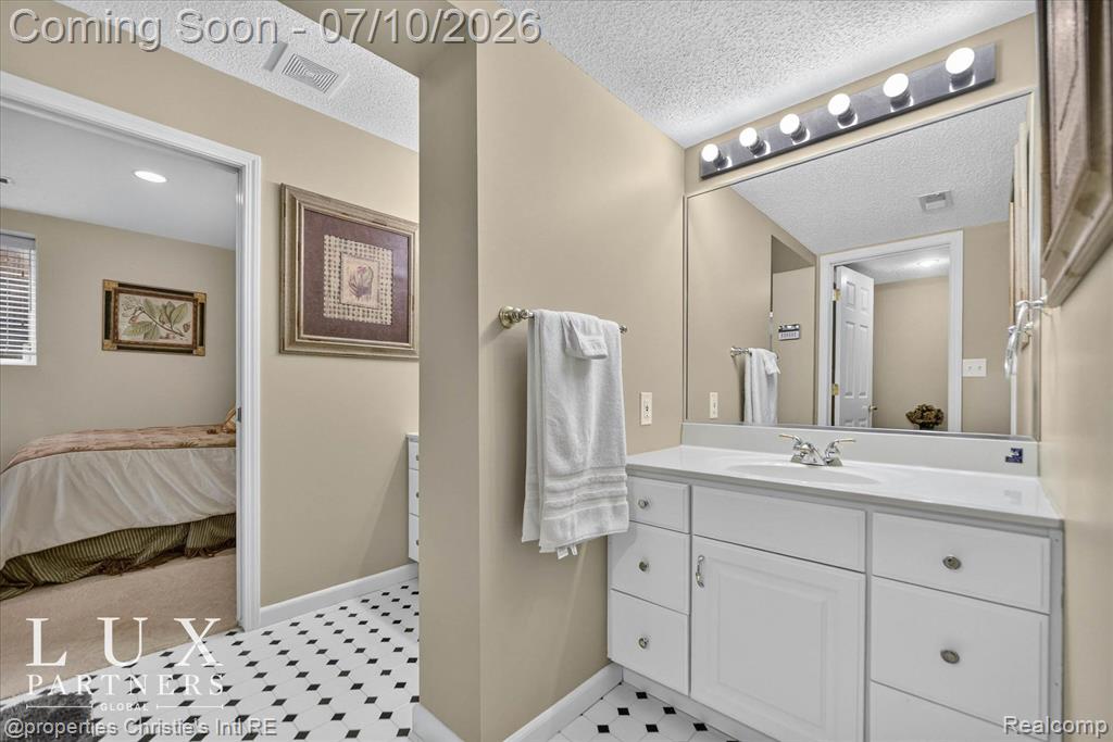 24 Hiawatha Drive, Battle Creek, MI 49015 — Photo 31