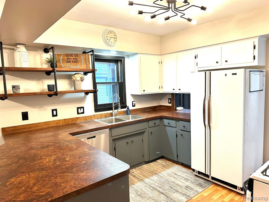 617 N LINCOLN Street, Durand, MI 48429 — Photo 11