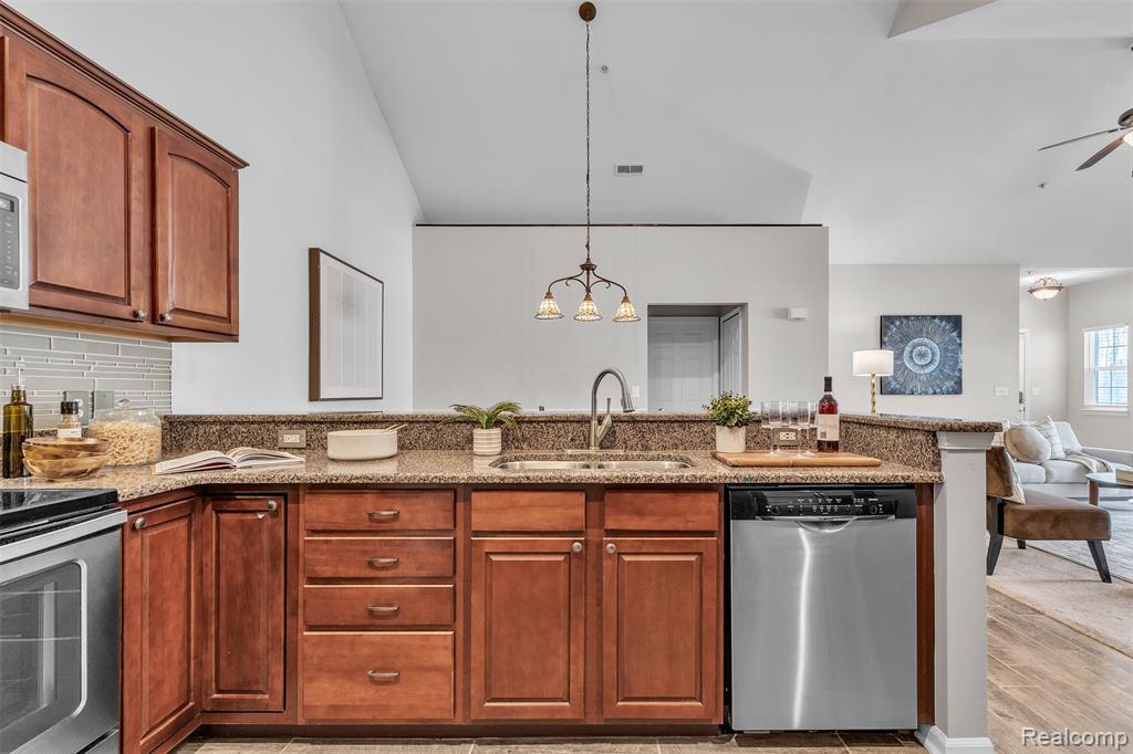 1155 Abbey Court, Westland, MI — Photo 32