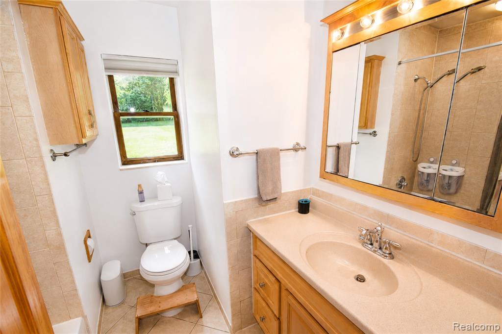 1405 Middle Road, Highland, MI — Photo 11