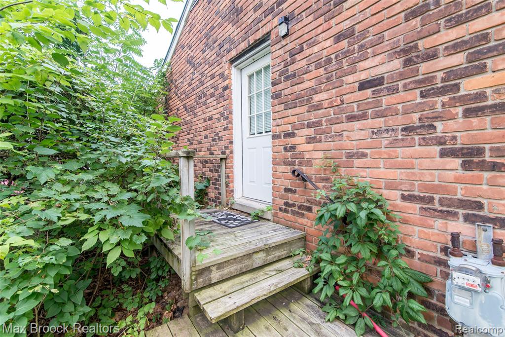 465 Robert Court, Auburn Hills, MI 48326 — Photo 5