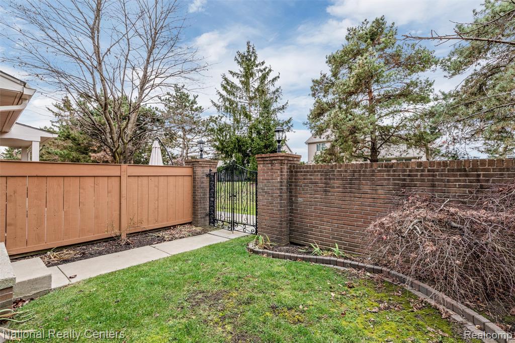 22353 PEACHTREE, Novi, MI — Photo 23