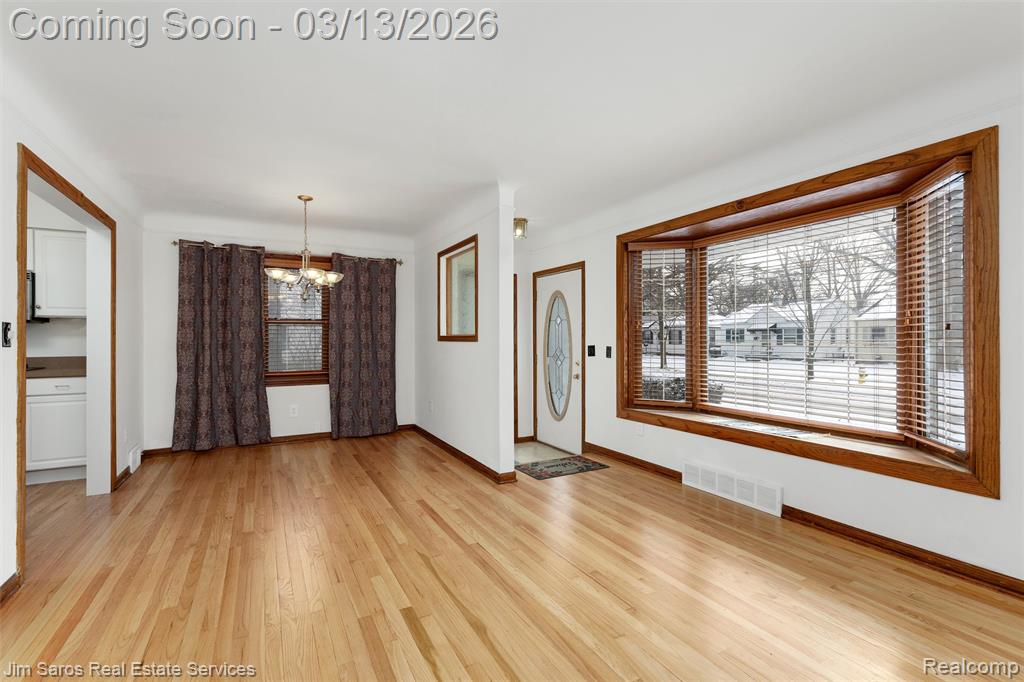 2204 Roslyn Road, Grosse Pointe Woods, MI 48236 — Photo 3