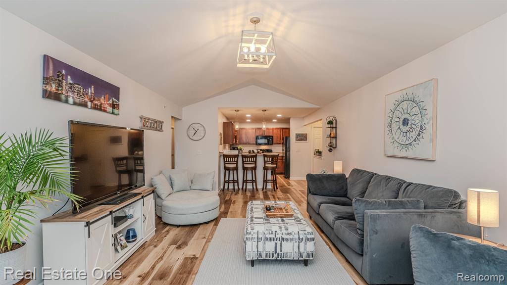 28209 Oakmonte Circle E, 60, New Hudson, MI 48165 — Photo 5