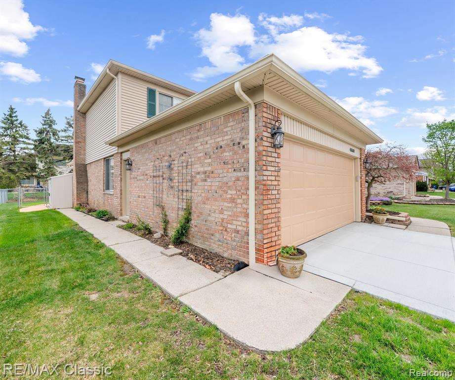45597 HOLMES Drive, Canton, MI 48187 — Photo 4