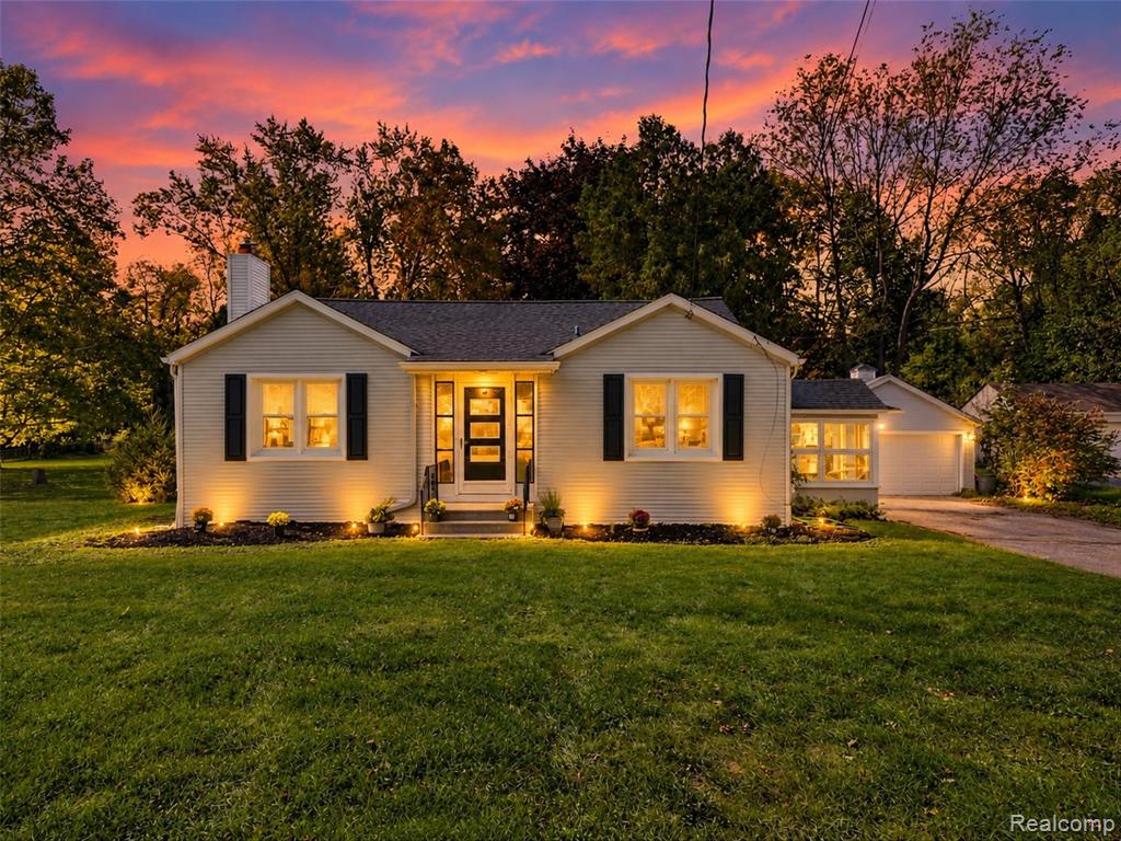 1493 Merry Road, Waterford, MI 48328