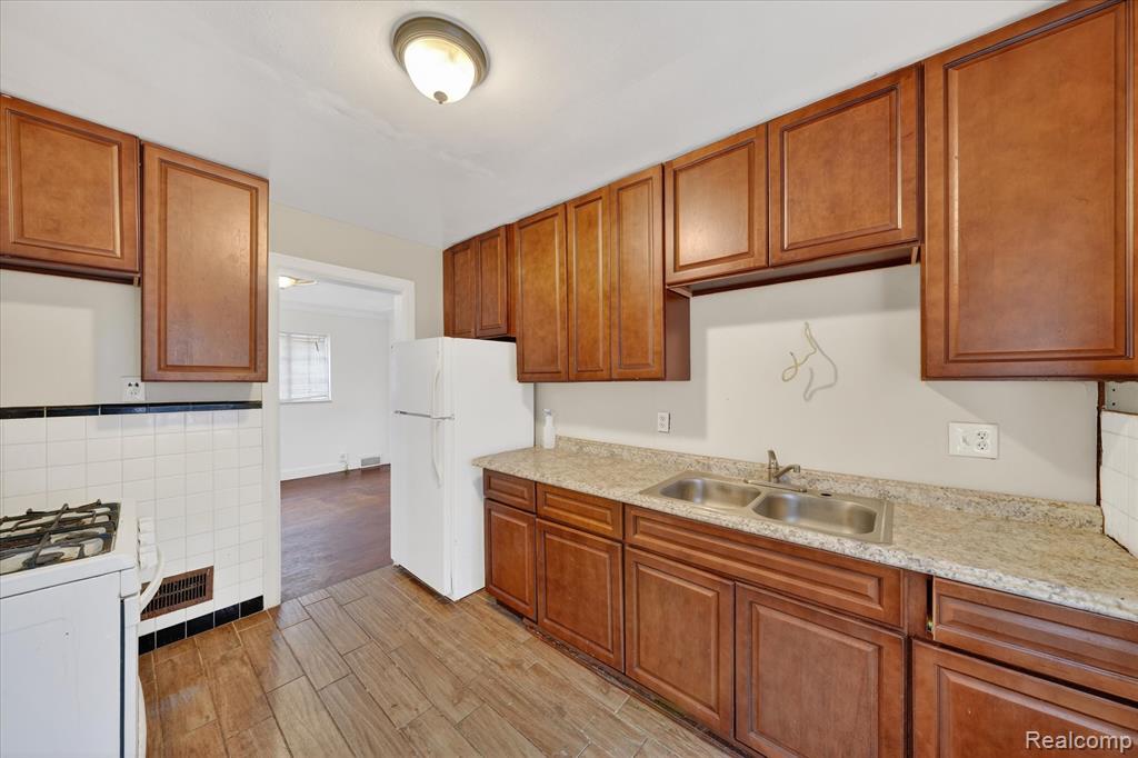 17540 Indiana Street, Detroit, MI 48221 — Photo 32