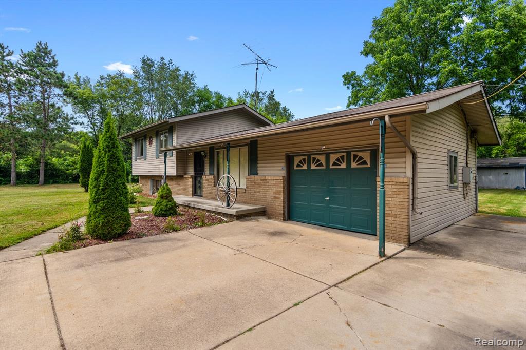 3499 E Carpenter Road, Flint, MI 48506 — Photo 2