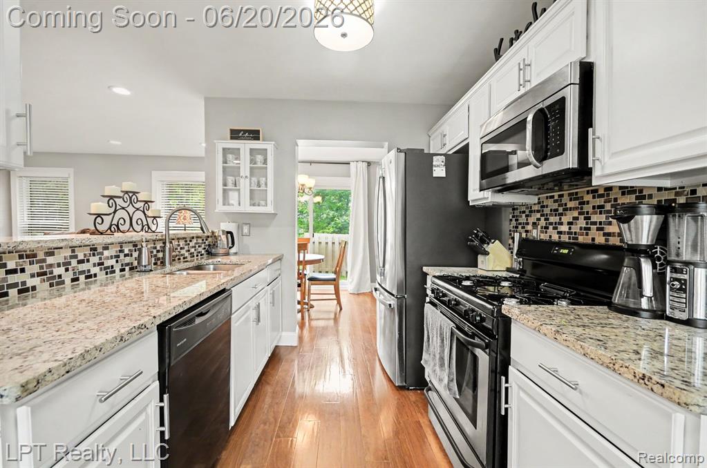 829 Langdon Court, Rochester Hills, MI 48307 — Photo 11