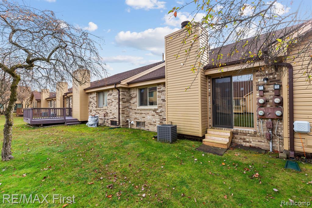 41450 AMBERCREST Drive, Sterling Heights, MI 48314 — Photo 15