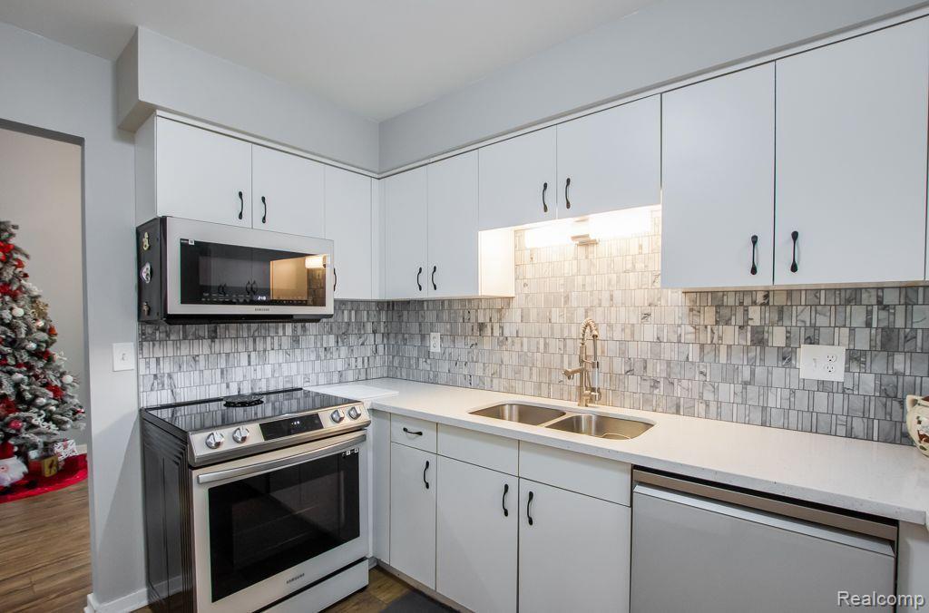 7403 SHERWOOD CREEK, West Bloomfield, MI — Photo 10