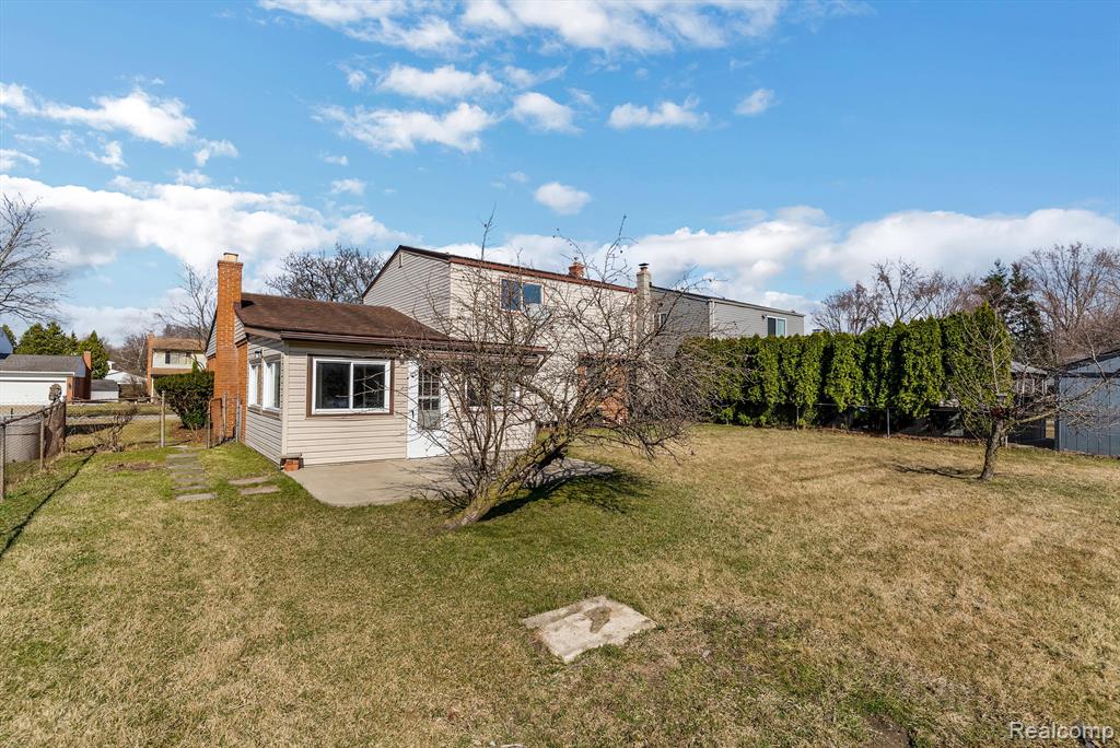 40621 RINALDI Drive, Sterling Heights, MI 48313 — Photo 47