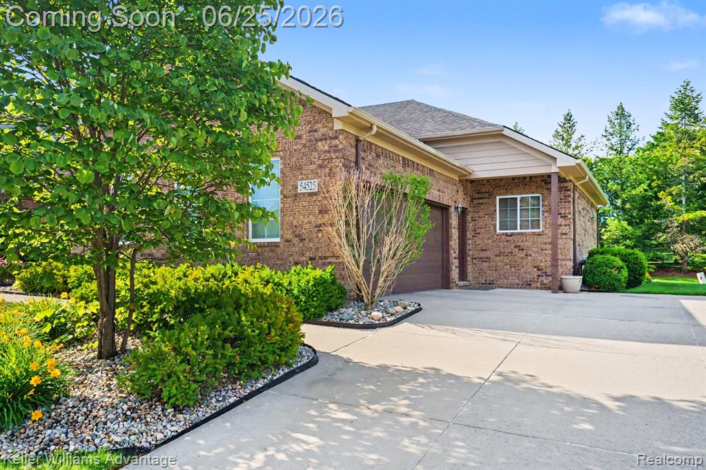 54525 Brentwood Drive, South Lyon, MI 48178 — Photo 24