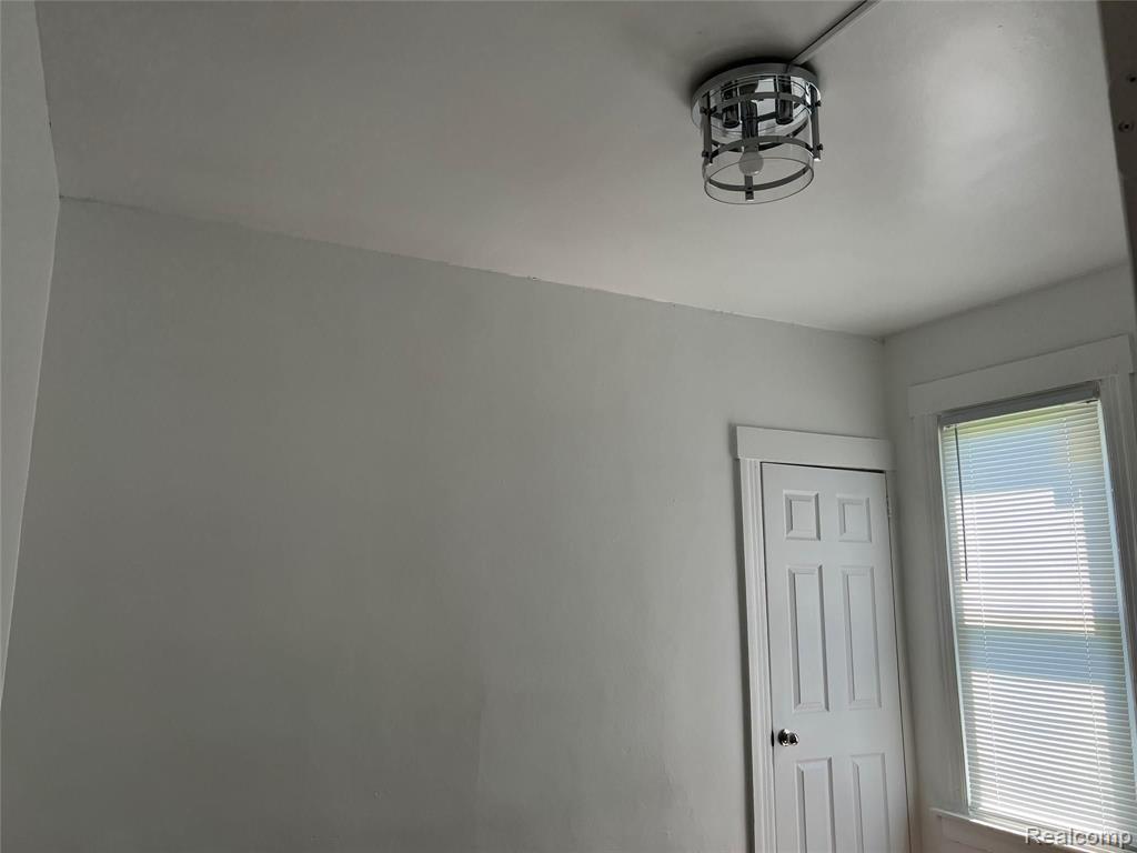 2150/2152 CRANE Street, Detroit, MI 48214 — Photo 14
