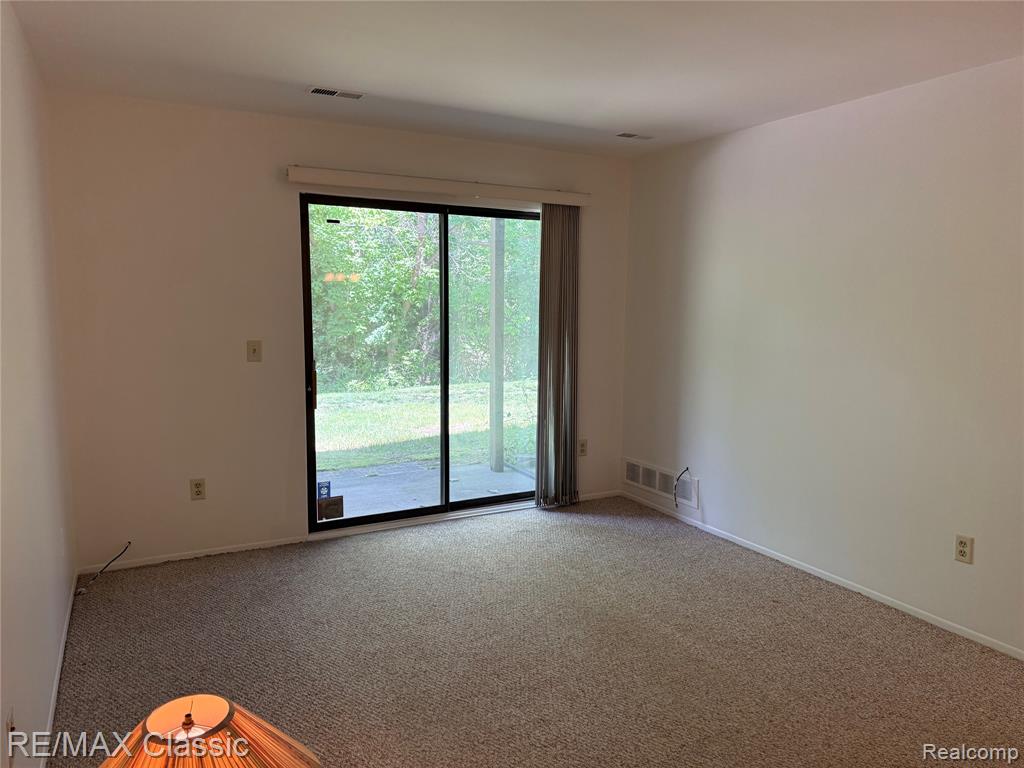 7806 Manor Circle, 103, Westland, MI — Photo 3