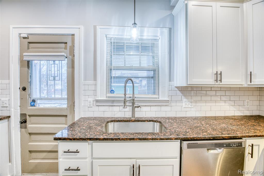 1525 Edison Street, Detroit, MI 48206 — Photo 8