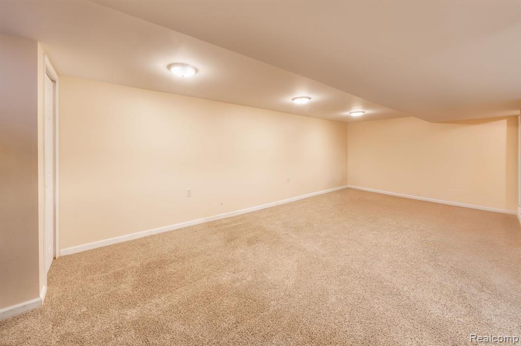 982 LANGLEY Road, Rochester Hills, MI 48309 — Photo 30