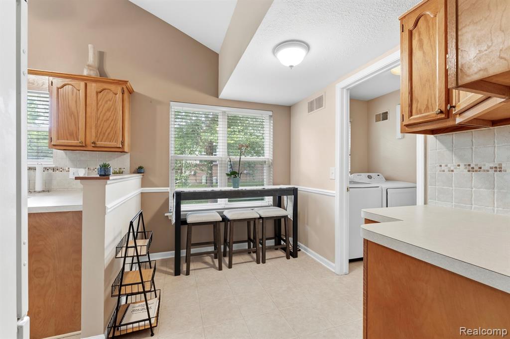 5487 Greenway Drive, 82, Trenton, MI 48183 — Photo 17
