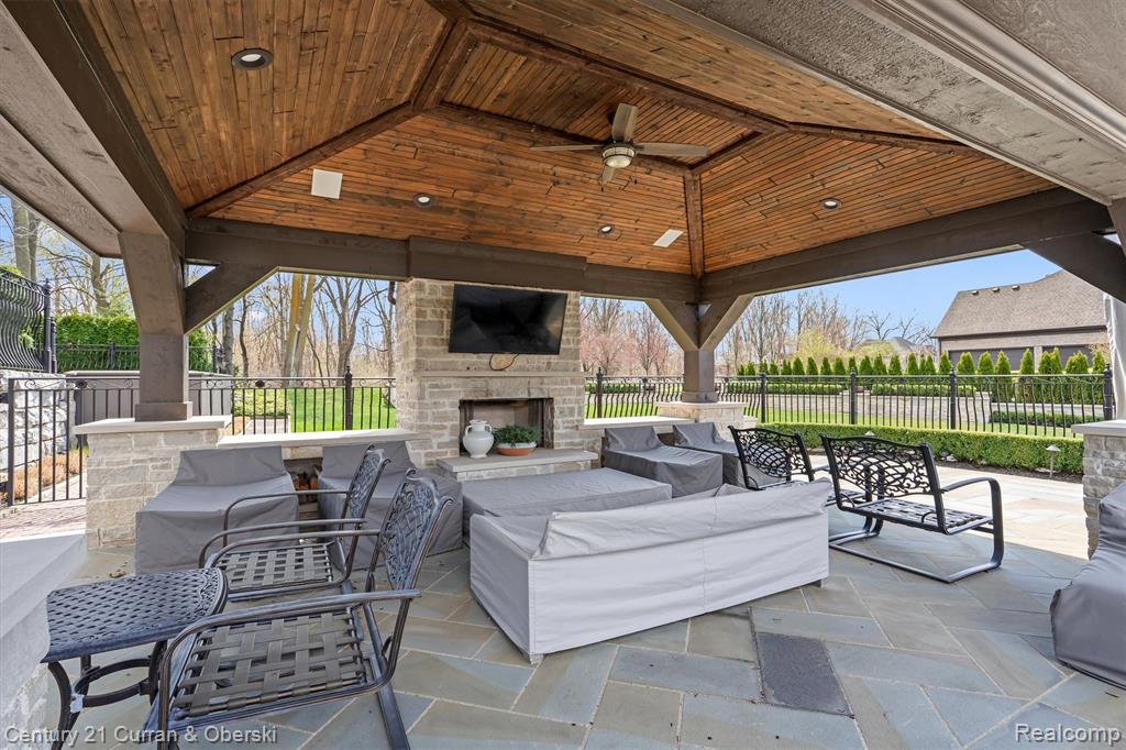 18939 Bella Vista Court, Northville, MI 48168 — Photo 79