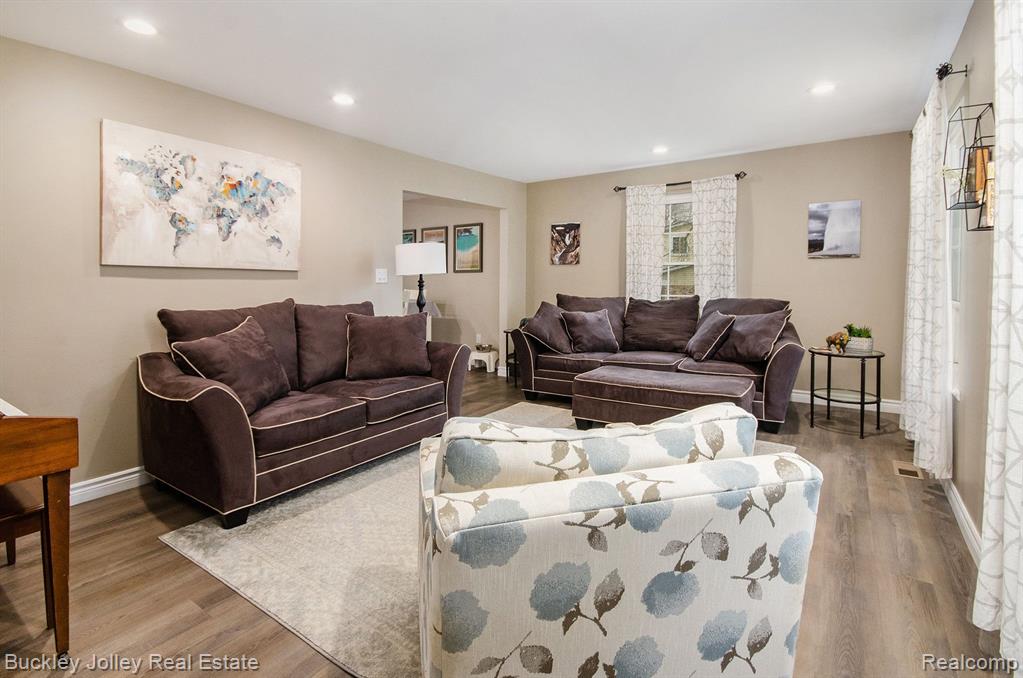 5178 FOREST VIEW Court, Brighton, MI 48116 — Photo 4