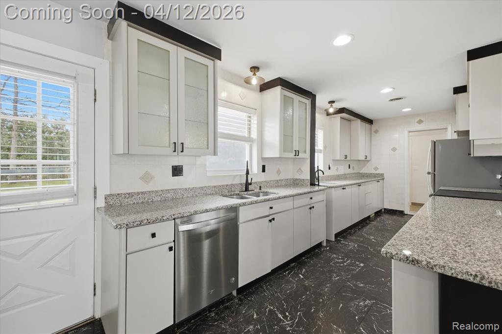 2455 Ivanhoe Drive, West Bloomfield, MI 48324 — Photo 15