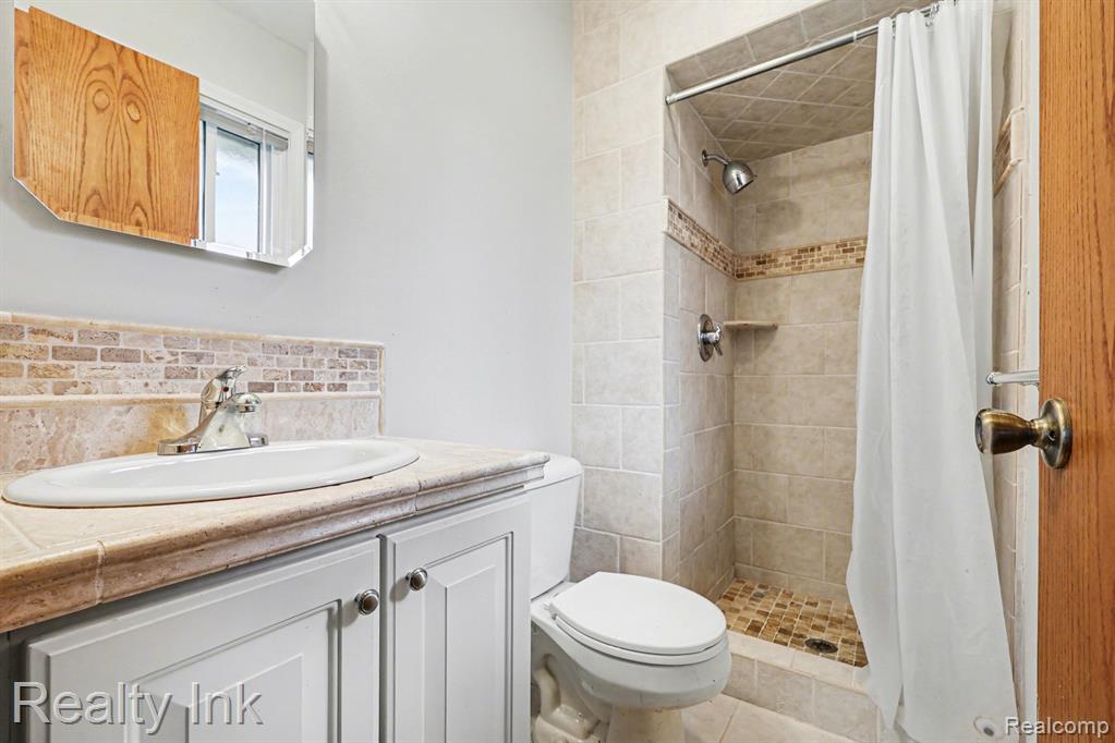 42235 Sycamore Drive, Sterling Heights, MI 48313 — Photo 9