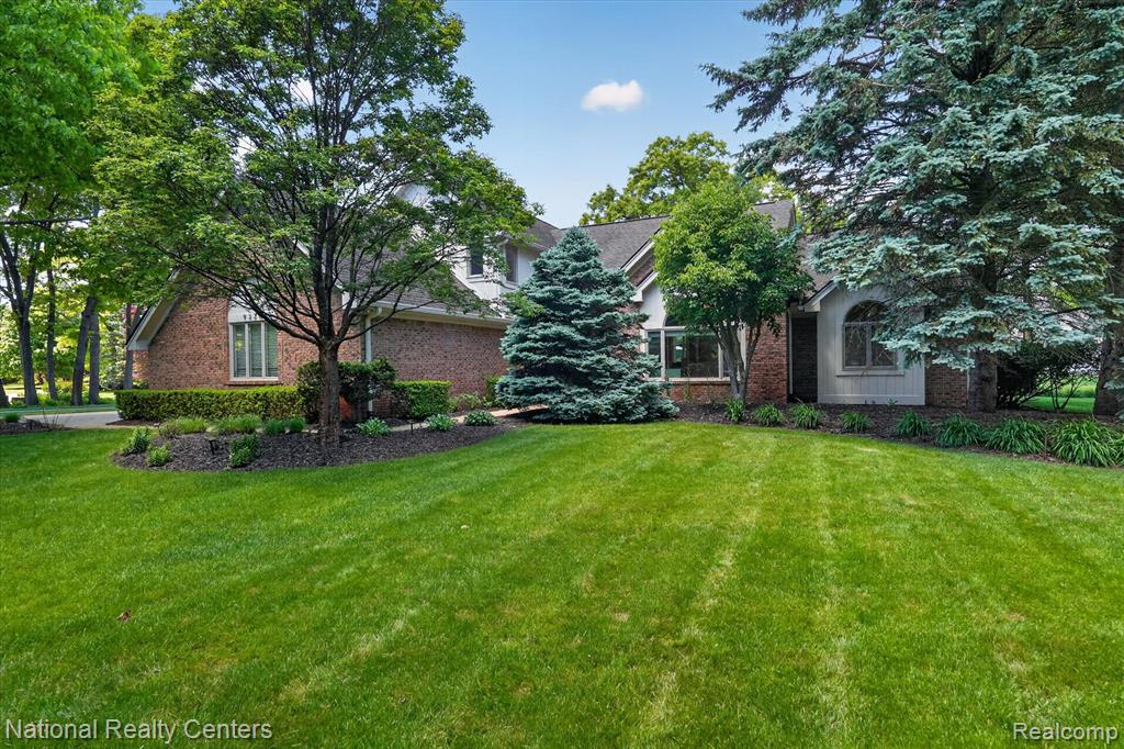 9326 Park Lane, Commerce Twp, MI 48382 — front exterior