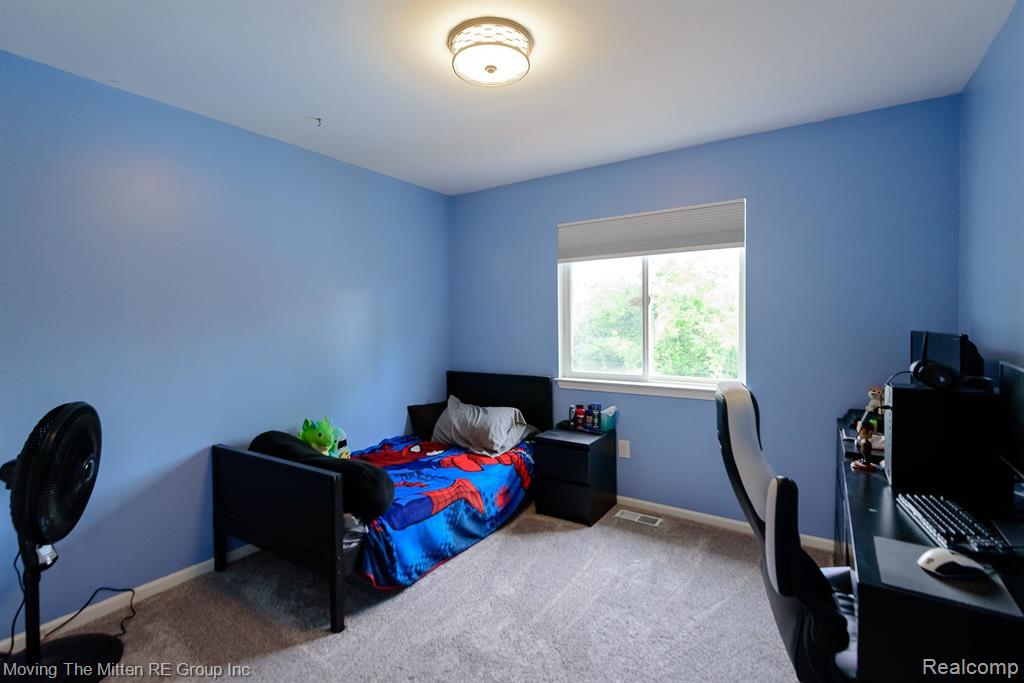 5861 MEADOWGREENE Drive, Waterford, MI 48327 — Photo 32