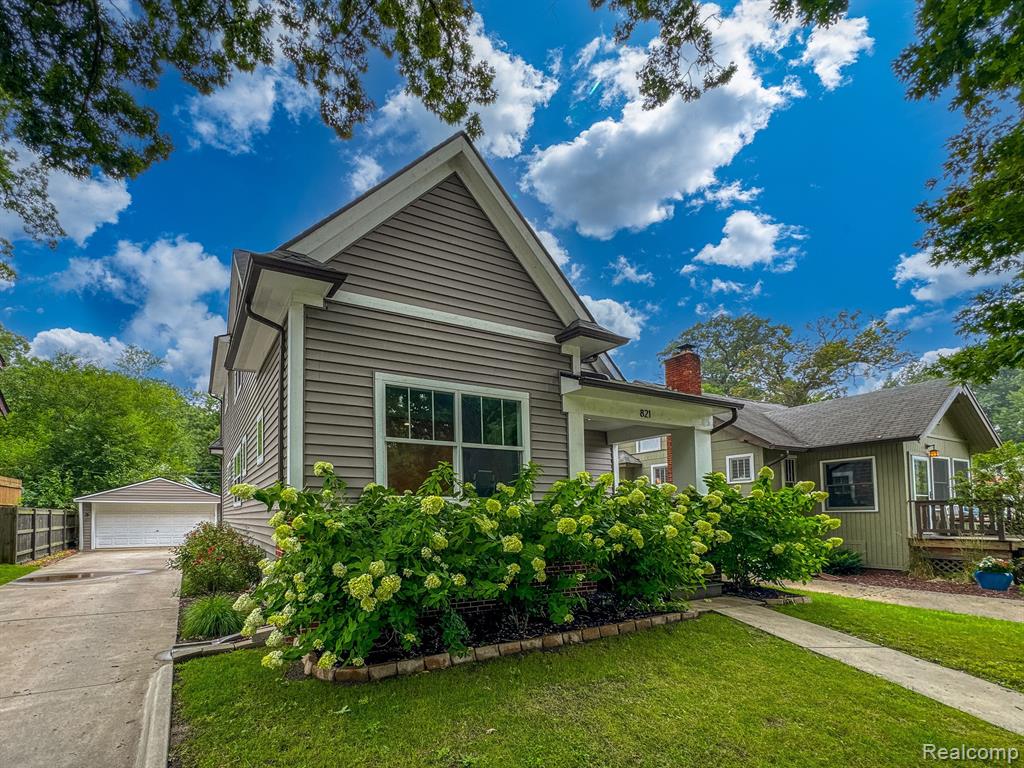821 MAXWELL Avenue, Royal Oak, MI 48067 — Photo 3