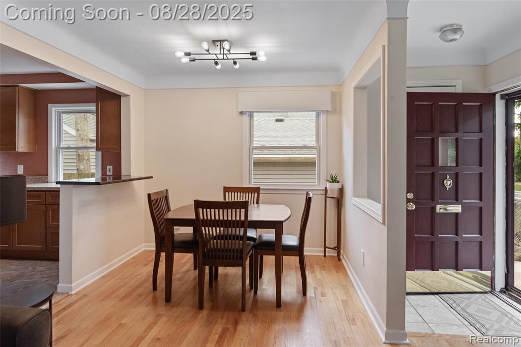 727 S Vermont Avenue, Royal Oak, MI 48067 — Photo 8