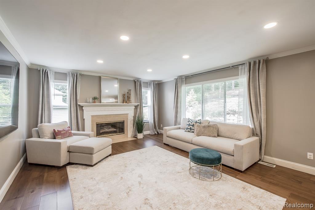 8640 Newport Drive, White Lake, MI — Photo 28