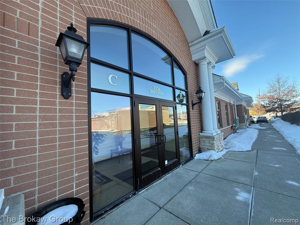 3226 Hidden Timber Drive, Lake Orion, MI